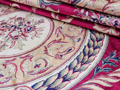 Belgischer, maschinell gefertigter Design Orientteppich aus Kunstseide, rot. 275x185 cm. Verkauf durch Jupiter Intl.