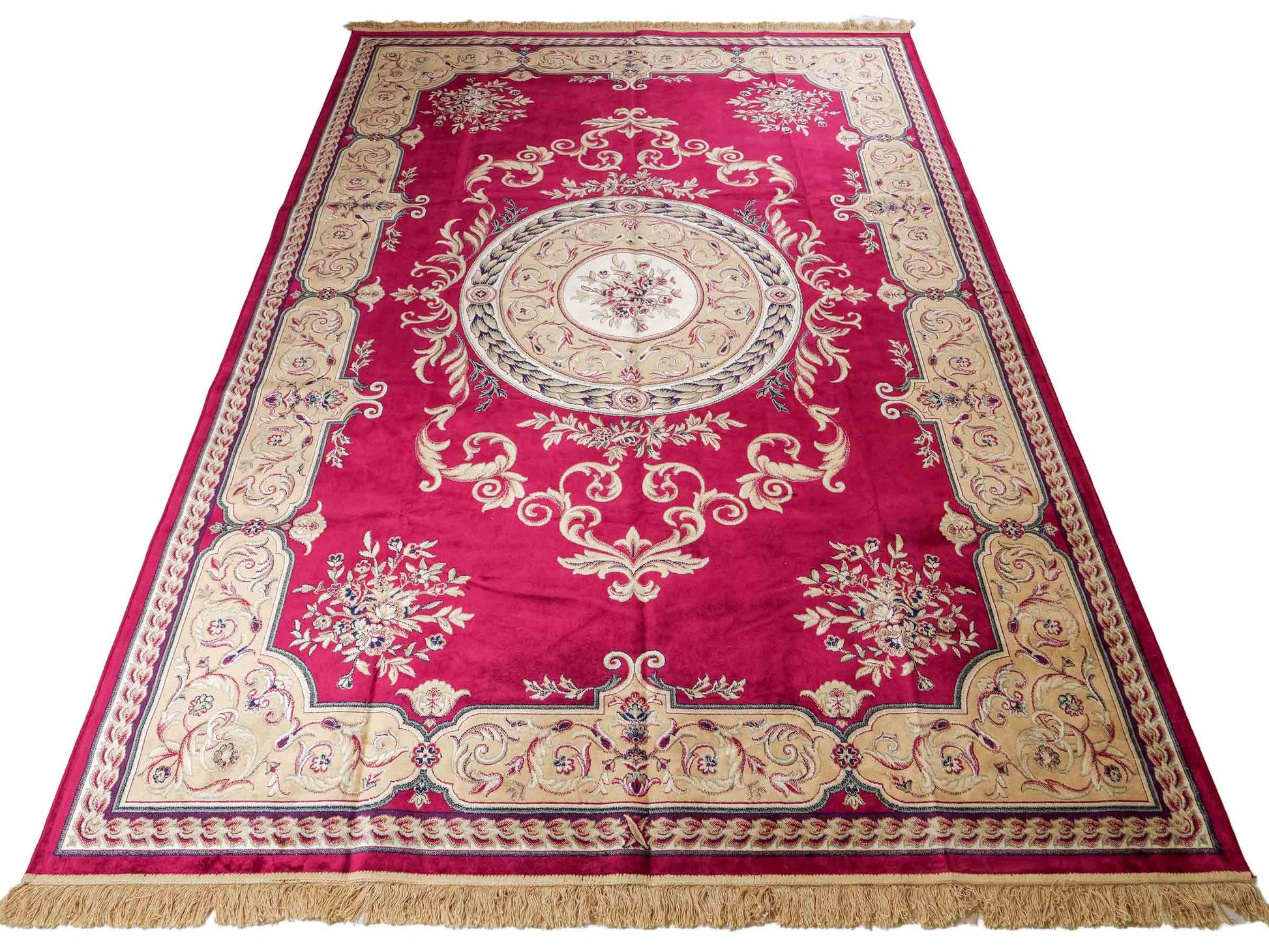 Belgischer, maschinell gefertigter Design Orientteppich aus Kunstseide, rot. 275x185 cm. Verkauf durch Jupiter Intl.