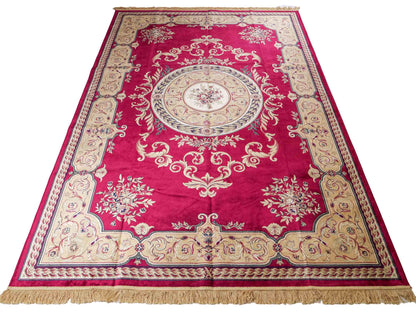 Belgischer, maschinell gefertigter Design Orientteppich aus Kunstseide, rot. 275x185 cm. Verkauf durch Jupiter Intl.