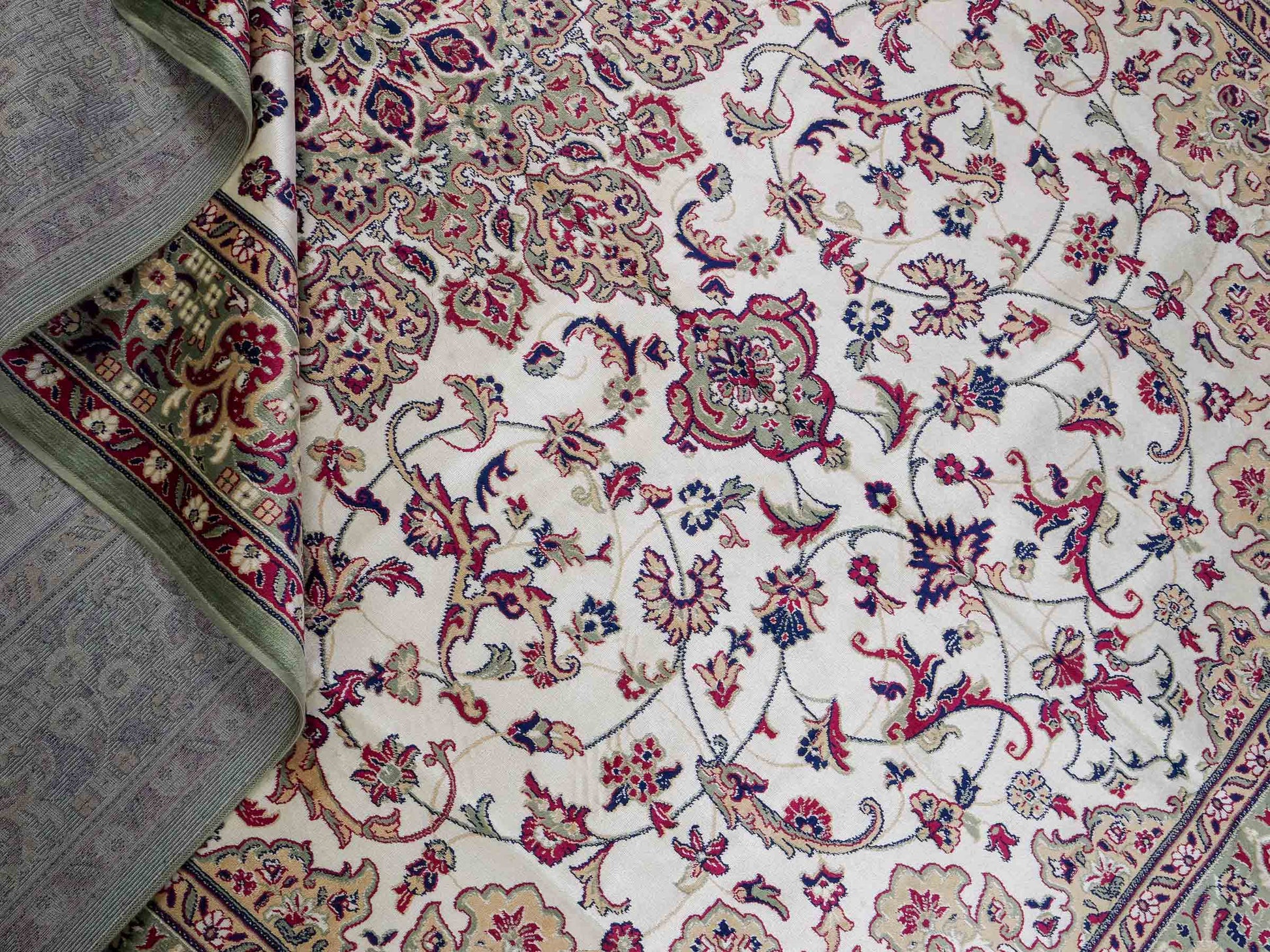 Belgischer, maschinell gefertigter Design Orientteppich aus Kunstseide, grün, creme. 275x185 cm. Verkauf durch Jupiter Intl.
