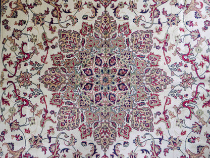 Belgischer, maschinell gefertigter Design Orientteppich aus Kunstseide, grün, creme. 275x185 cm. Verkauf durch Jupiter Intl.