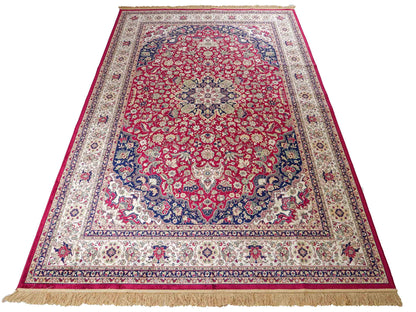 Belgischer, maschinell gefertigter Design Orientteppich aus Kunstseide, rot, creme, blau. 275x185 cm. Verkauf durch Jupiter Intl.