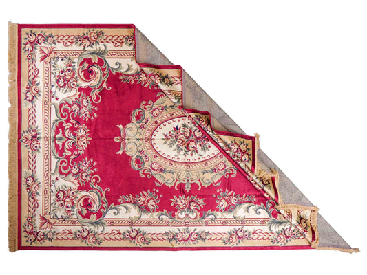 Belgischer, maschinell gefertigter Design Orientteppich aus Kunstseide, rot. 275x185 cm. Verkauf durch Jupiter Intl.