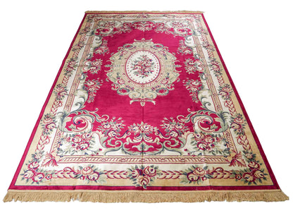 Belgischer, maschinell gefertigter Design Orientteppich aus Kunstseide, rot. 275x185 cm. Verkauf durch Jupiter Intl.