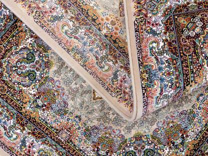 Extrem feiner, maschinell gefertigter Perserteppich, beige, grün, creme. 154x99 cm. Verkauf durch Jupiter Intl.