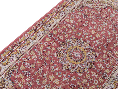 Feiner, maschinell gefertigter Perserteppich, rosa. 155x80 cm. Verkauf durch Jupiter Intl.