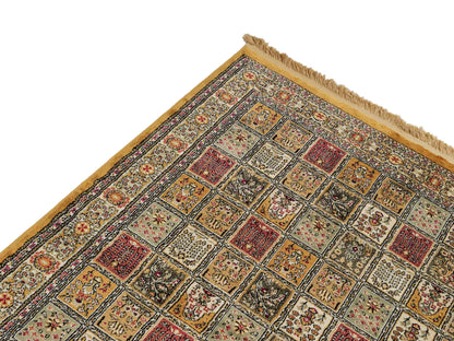 Sehr feiner, persischer, maschinell gefertigter  Orientteppich aus Kunstseide, braun, multicolor. 172x118 cm. Verkauf durch Jupiter Intl.