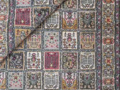 Sehr feiner, persischer, maschinell gefertigter  Orientteppich aus Kunstseide, braun, multicolor. 172x118 cm. Verkauf durch Jupiter Intl.