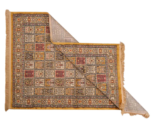 Sehr feiner, persischer, maschinell gefertigter  Orientteppich aus Kunstseide, braun, multicolor. 172x118 cm. Verkauf durch Jupiter Intl.