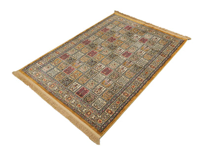 Sehr feiner, persischer, maschinell gefertigter  Orientteppich aus Kunstseide, braun, multicolor. 172x118 cm. Verkauf durch Jupiter Intl.