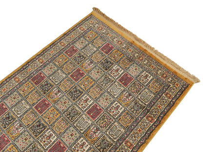 Sehr feiner, persischer, maschinell gefertigter  Orientteppich aus Kunstseide, braun, multicolor. 172x118 cm. Verkauf durch Jupiter Intl.