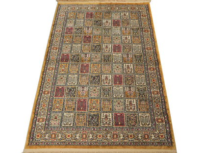Sehr feiner, persischer, maschinell gefertigter  Orientteppich aus Kunstseide, braun, multicolor. 172x118 cm. Verkauf durch Jupiter Intl.