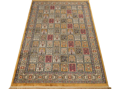 Sehr feiner, persischer, maschinell gefertigter  Orientteppich aus Kunstseide, braun, multicolor. 172x118 cm. Verkauf durch Jupiter Intl.