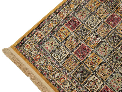 Sehr feiner, persischer, maschinell gefertigter  Orientteppich aus Kunstseide, braun, multicolor. 172x118 cm. Verkauf durch Jupiter Intl.
