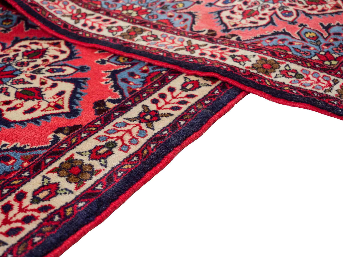 Feiner, handgeknüpfter persischer Hamedan Dorfteppich aus Wolle von Khademi, rot, blau. 603 x 73 cm. Vertrieb durch JUPITER Intl.
