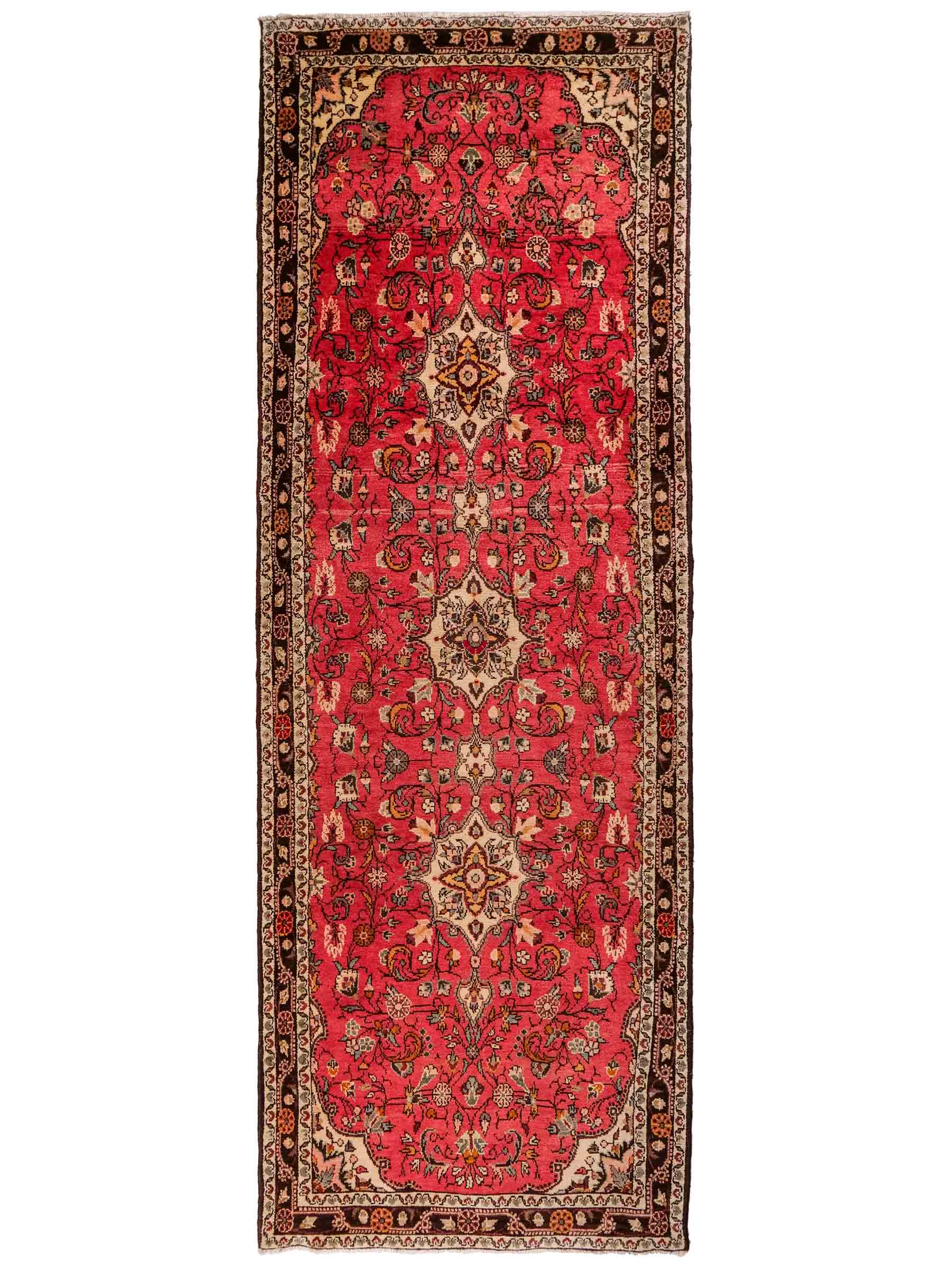 Feiner, handgeknüpfter, persischer Hamedan Dorfteppich aus Wolle von Khademi. Farbe: Rot. 327 x 111 cm. Vertrieb durch JUPITER Intl.