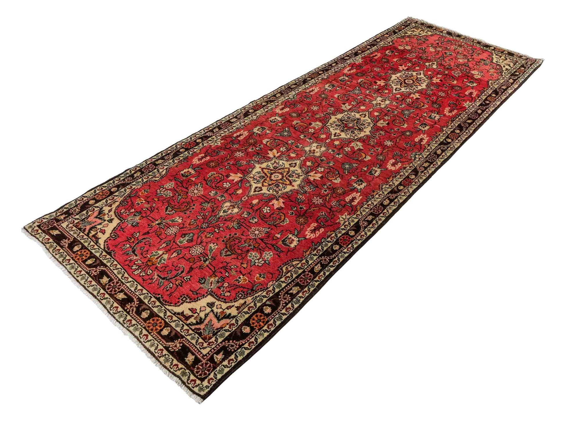 Feiner, handgeknüpfter, persischer Hamedan Dorfteppich aus Wolle von Khademi. Farbe: Rot. 327 x 111 cm. Vertrieb durch JUPITER Intl.