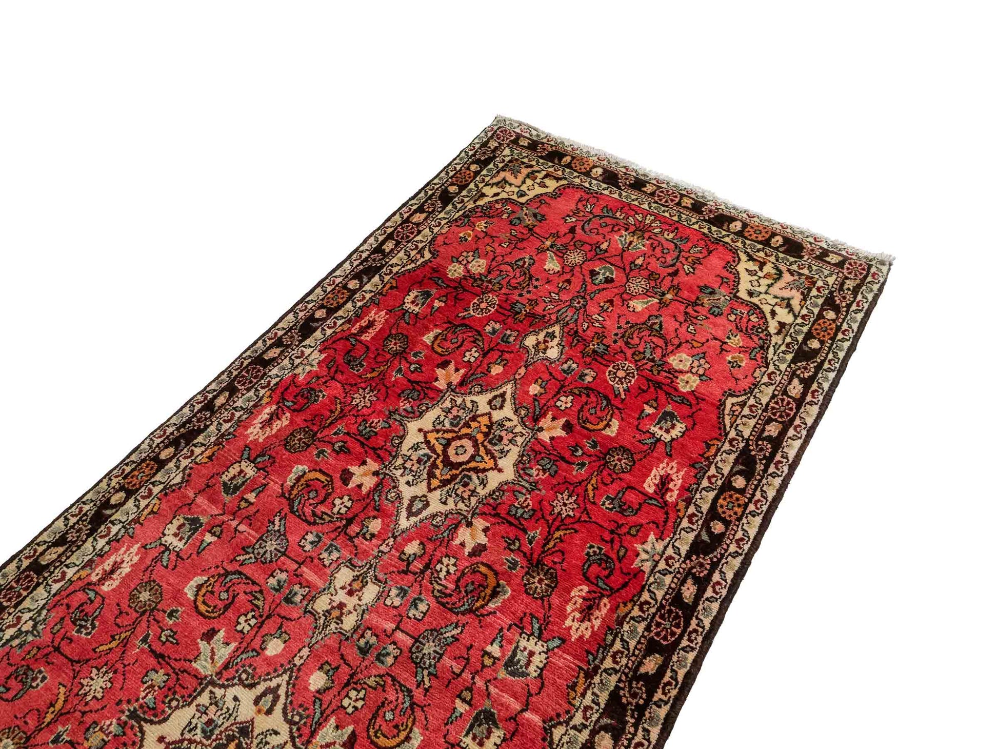 Feiner, handgeknüpfter, persischer Hamedan Dorfteppich aus Wolle von Khademi. Farbe: Rot. 327 x 111 cm. Vertrieb durch JUPITER Intl.