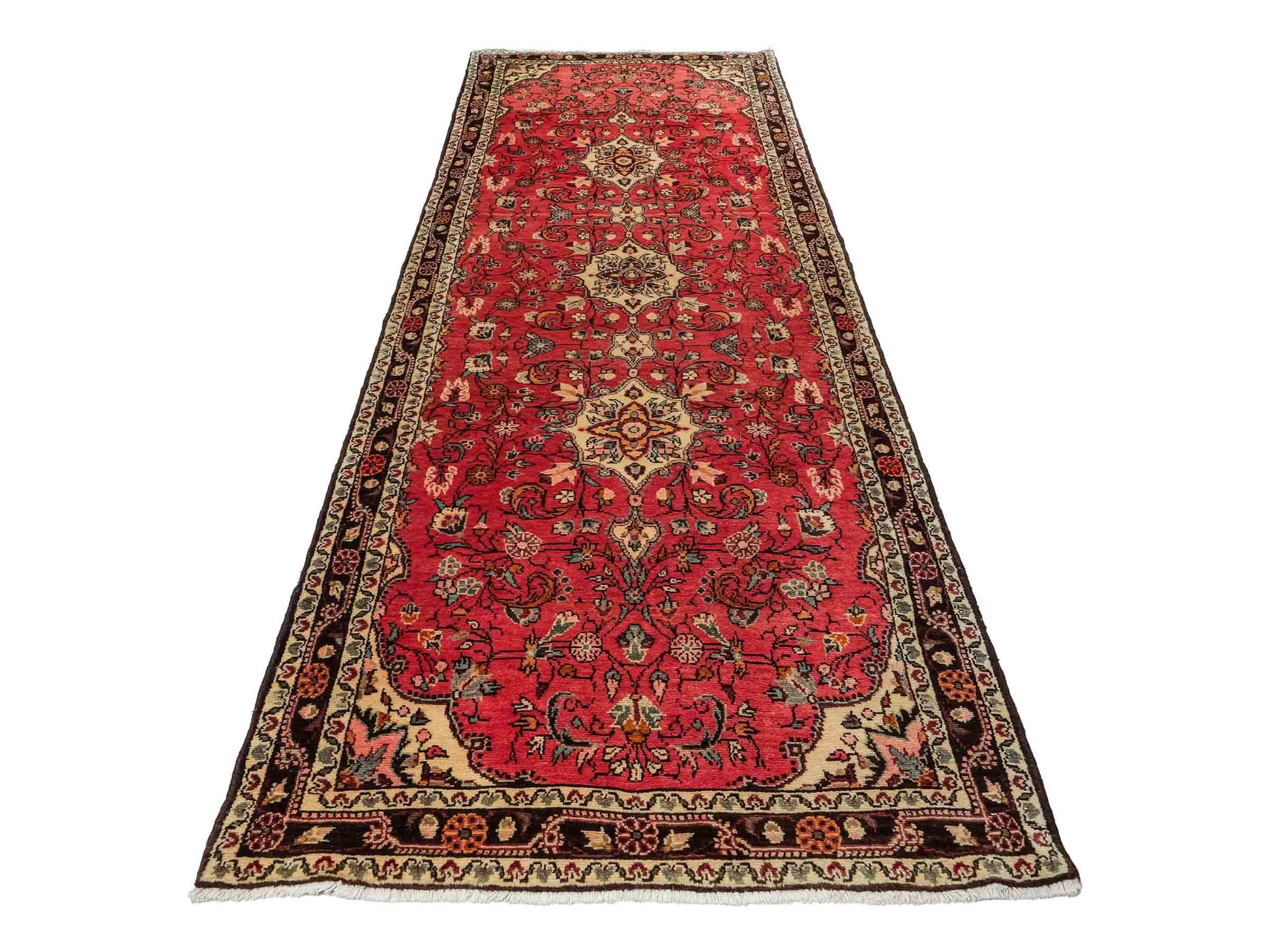 Feiner, handgeknüpfter, persischer Hamedan Dorfteppich aus Wolle von Khademi. Farbe: Rot. 327 x 111 cm. Vertrieb durch JUPITER Intl.