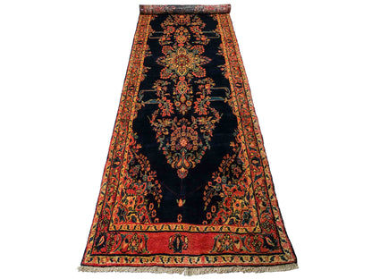 Feiner, handgeknüpfter, persischer Hamedan Dorfteppich aus Wolle von Khademi. Farbe: Blau. 369 x 108 cm. Vertrieb durch JUPITER Intl.