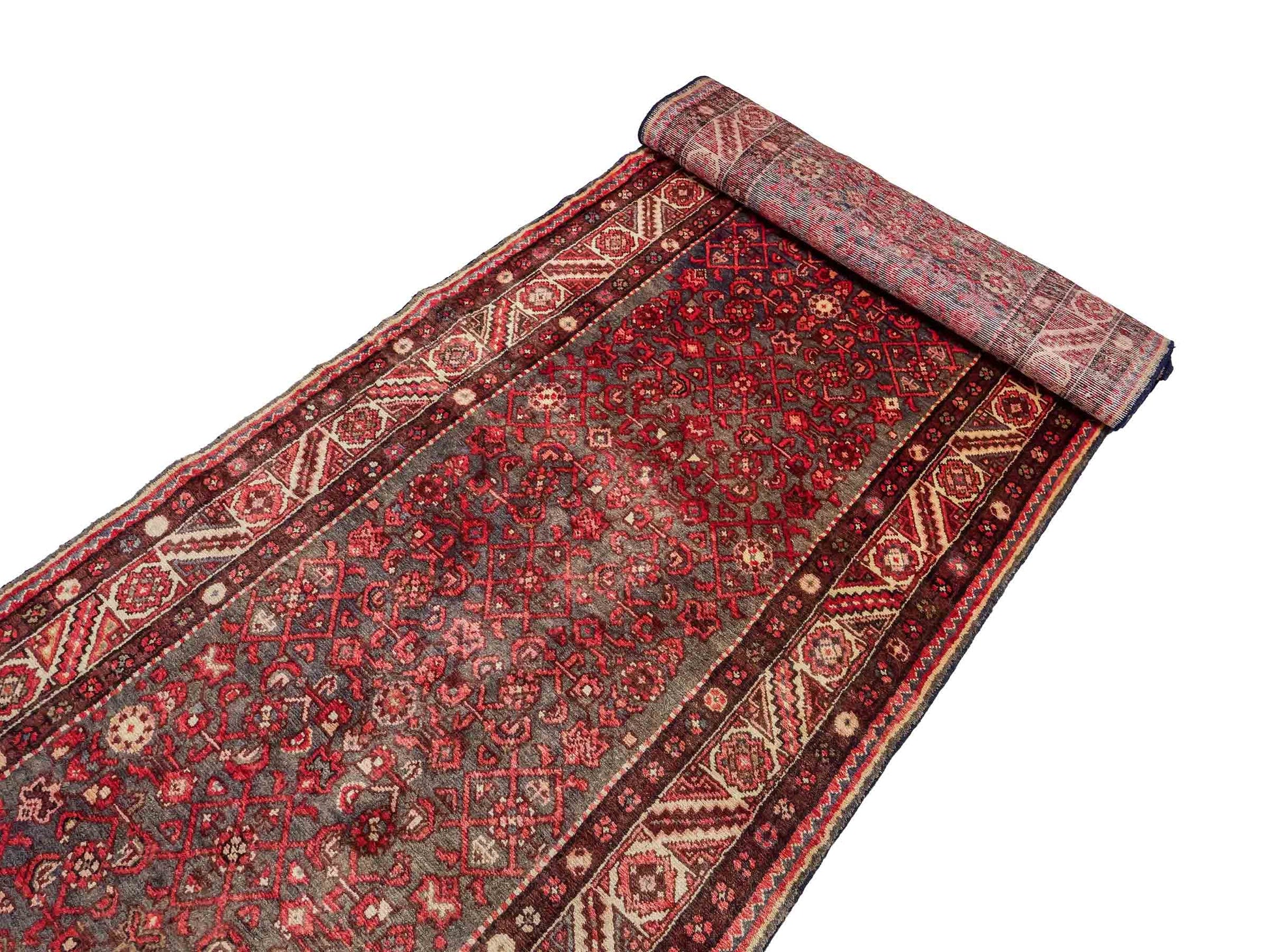 Feiner, handgeknüpfter, persischer Hamedan Dorfteppich aus Wolle von Khademi. Farbe: Rot. 440 x 114 cm. Vertrieb durch JUPITER Intl.
