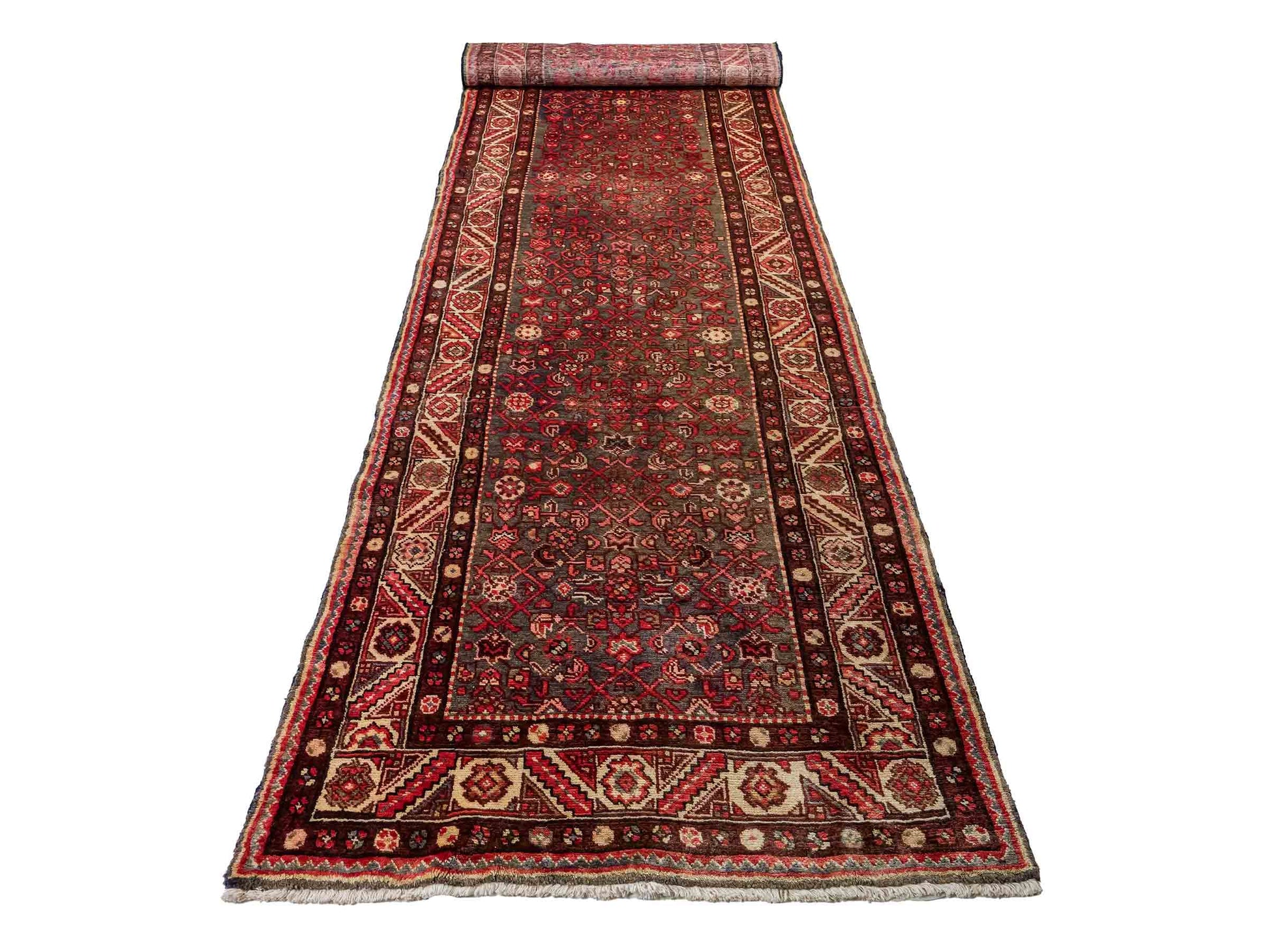 Feiner, handgeknüpfter, persischer Hamedan Dorfteppich aus Wolle von Khademi. Farbe: Rot. 440 x 114 cm. Vertrieb durch JUPITER Intl.