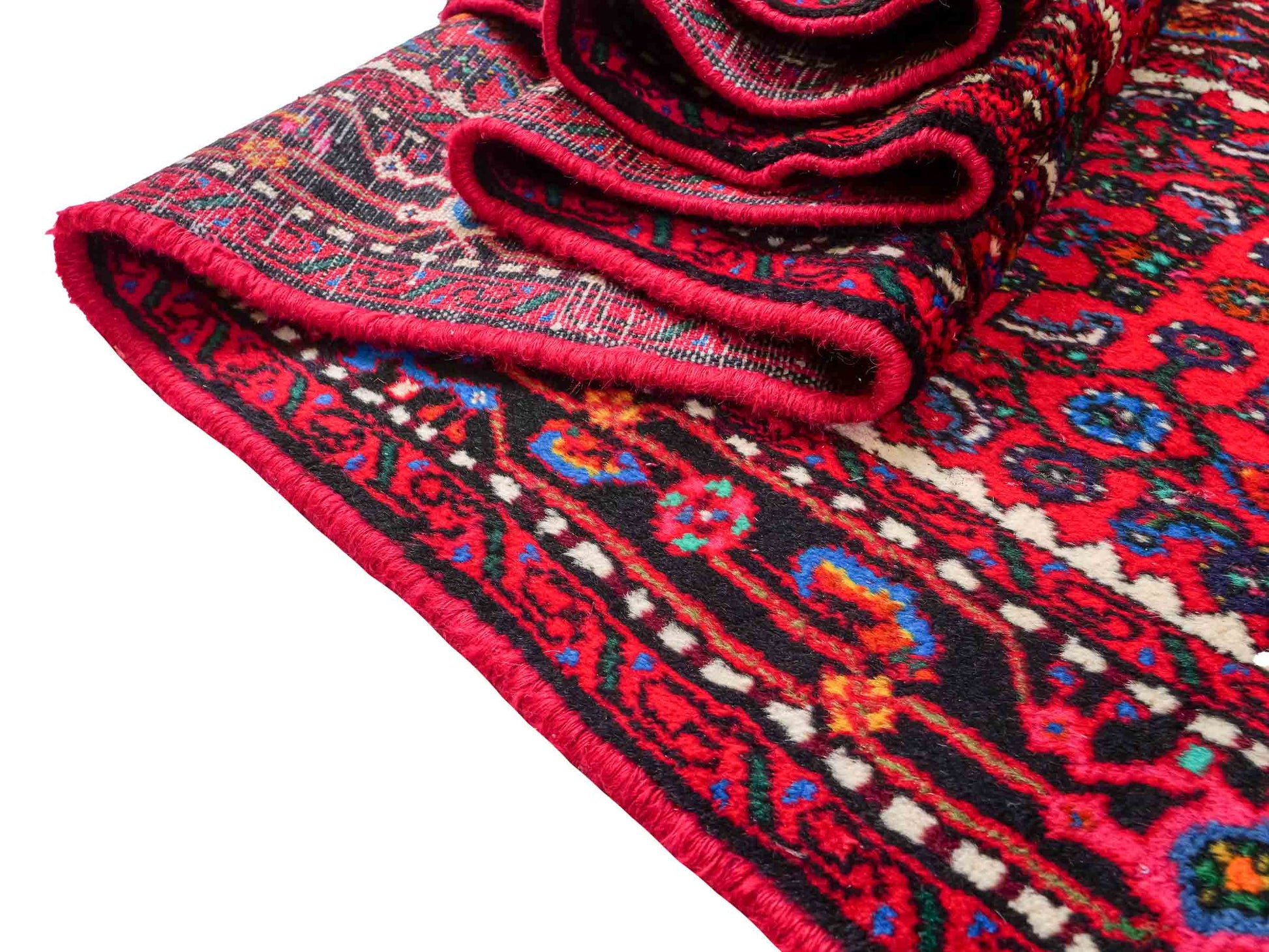 Feiner, handgeknüpfter, persischer Hamedan Dorfteppich aus Wolle von Khademi. Farbe: Rot. 490 x 82 cm. Vertrieb durch JUPITER Intl.
