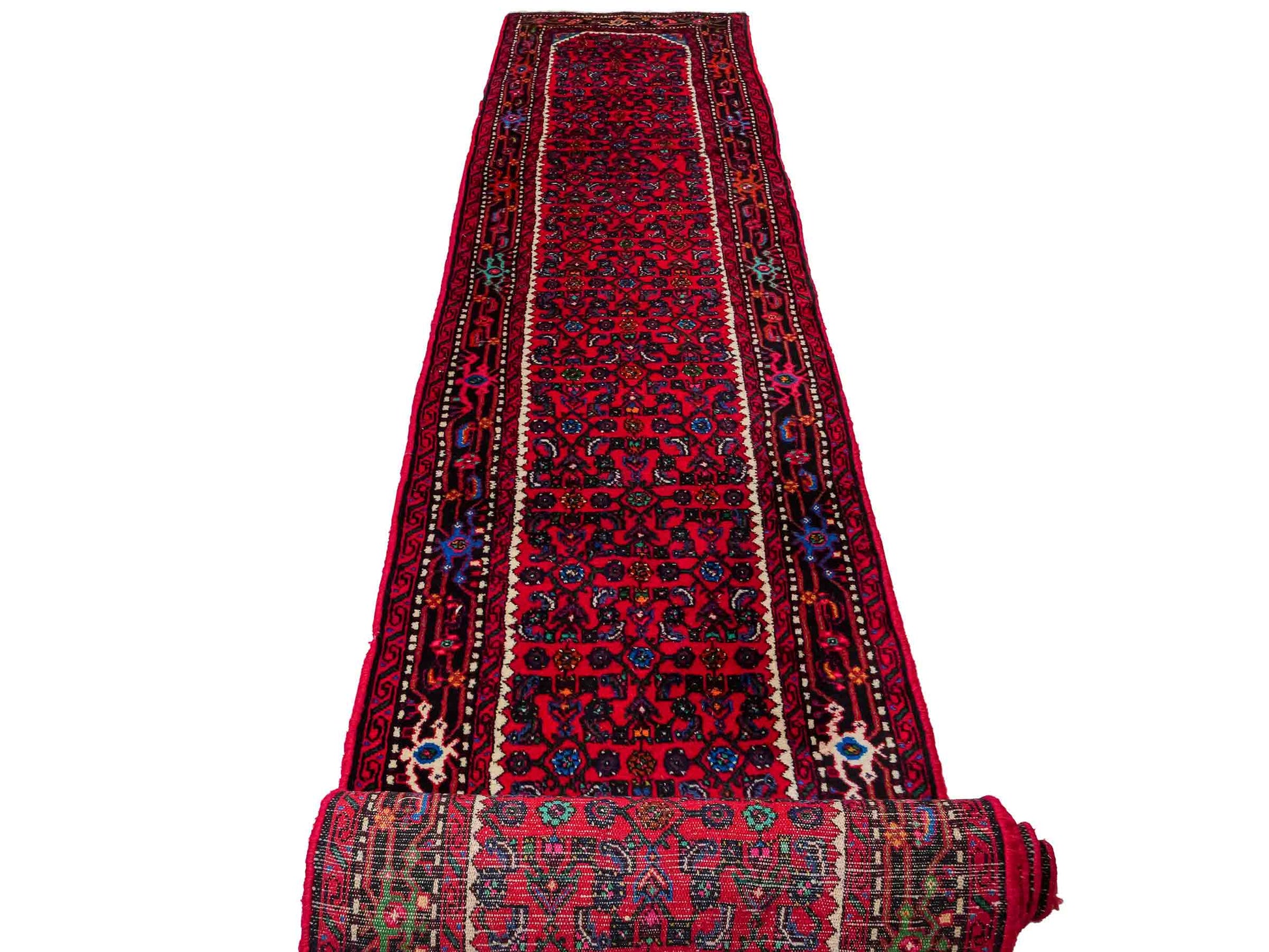 Feiner, handgeknüpfter, persischer Hamedan Dorfteppich aus Wolle von Khademi. Farbe: Rot. 490 x 82 cm. Vertrieb durch JUPITER Intl.