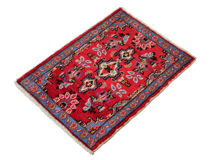 Handgeknüpfter, persischer Hamedan Dorfteppich aus Wolle von Khademi. Größe: 72 x 52 cm. Farbe: Rot. Verkauf durch JUPITER Intl.