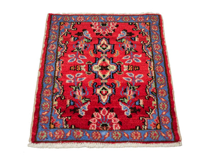 Handgeknüpfter, persischer Hamedan Dorfteppich aus Wolle von Khademi. Größe: 72 x 52 cm. Farbe: Rot. Verkauf durch JUPITER Intl.