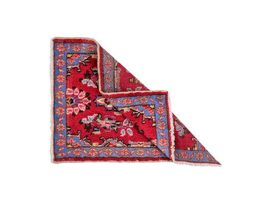 Handgeknüpfter, persischer Hamedan Dorfteppich aus Wolle von Khademi. Größe: 72 x 53 cm. Farbe: Rot. Verkauf durch JUPITER Intl.