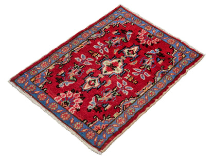 Handgeknüpfter, persischer Hamedan Dorfteppich aus Wolle von Khademi. Größe: 72 x 53 cm. Farbe: Rot. Verkauf durch JUPITER Intl.