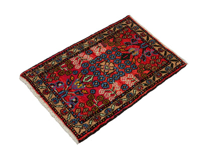 Handgeknüpfter, persischer Hamedan Dorfteppich aus Wolle von Khademi. Größe: 75 x 50 cm. Farbe: Rot. Verkauf durch JUPITER Intl.