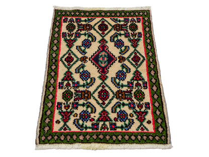 Handgeknüpfter, persischer Hamedan Dorfteppich aus Wolle von Khademi. Größe: 80 x 52 cm. Farbe: Cremeweiß, grün. Verkauf durch JUPITER Intl.