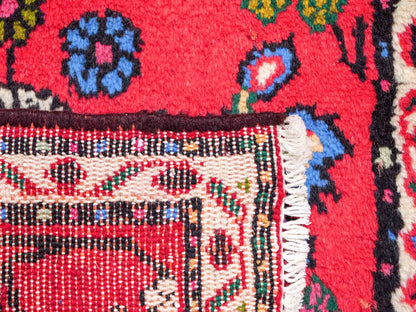 Handgeknüpfter, persischer Hamedan Dorfteppich aus Wolle von Khademi. Größe: 80 x 60 cm. Farbe: Rot. Verkauf durch JUPITER Intl.