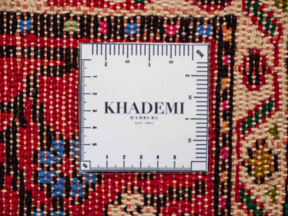 Handgeknüpfter, persischer Hamedan Dorfteppich aus Wolle von Khademi. Größe: 80 x 60 cm. Farbe: Rot. Verkauf durch JUPITER Intl.