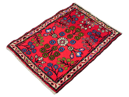Handgeknüpfter, persischer Hamedan Dorfteppich aus Wolle von Khademi. Größe: 80 x 60 cm. Farbe: Rot. Verkauf durch JUPITER Intl.