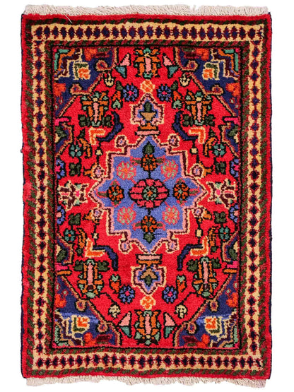 Handgeknüpfter, persischer Hamedan Dorfteppich aus Wolle von Khademi. Größe: 81 x 55 cm. Farbe: Rot. Verkauf durch JUPITER Intl.