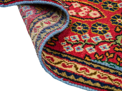 Handgeknüpfter, persischer Hamedan Dorfteppich aus Wolle von Khademi. Größe: 83 x 57 cm. Farbe: Rot. Verkauf durch JUPITER Intl.