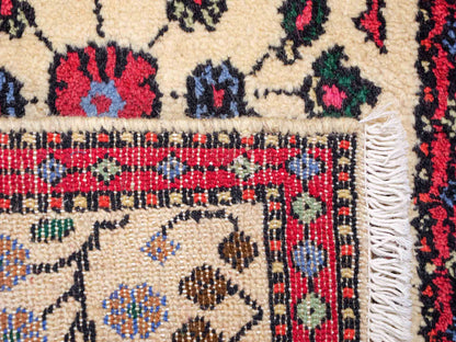 Handgeknüpfter, persischer Hamedan Dorfteppich aus Wolle von Khademi. Größe: 84 x 48 cm. Farbe: Cremeweiß, rot. Verkauf durch JUPITER Intl.