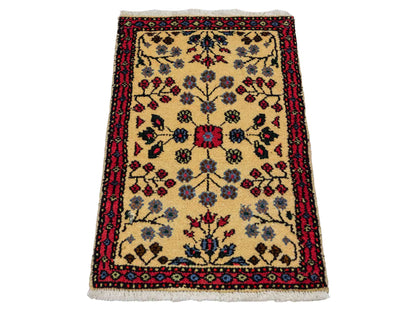Handgeknüpfter, persischer Hamedan Dorfteppich aus Wolle von Khademi. Größe: 84 x 48 cm. Farbe: Cremeweiß, rot. Verkauf durch JUPITER Intl.