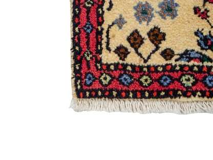Handgeknüpfter, persischer Hamedan Dorfteppich aus Wolle von Khademi. Größe: 84 x 48 cm. Farbe: Cremeweiß, rot. Verkauf durch JUPITER Intl.