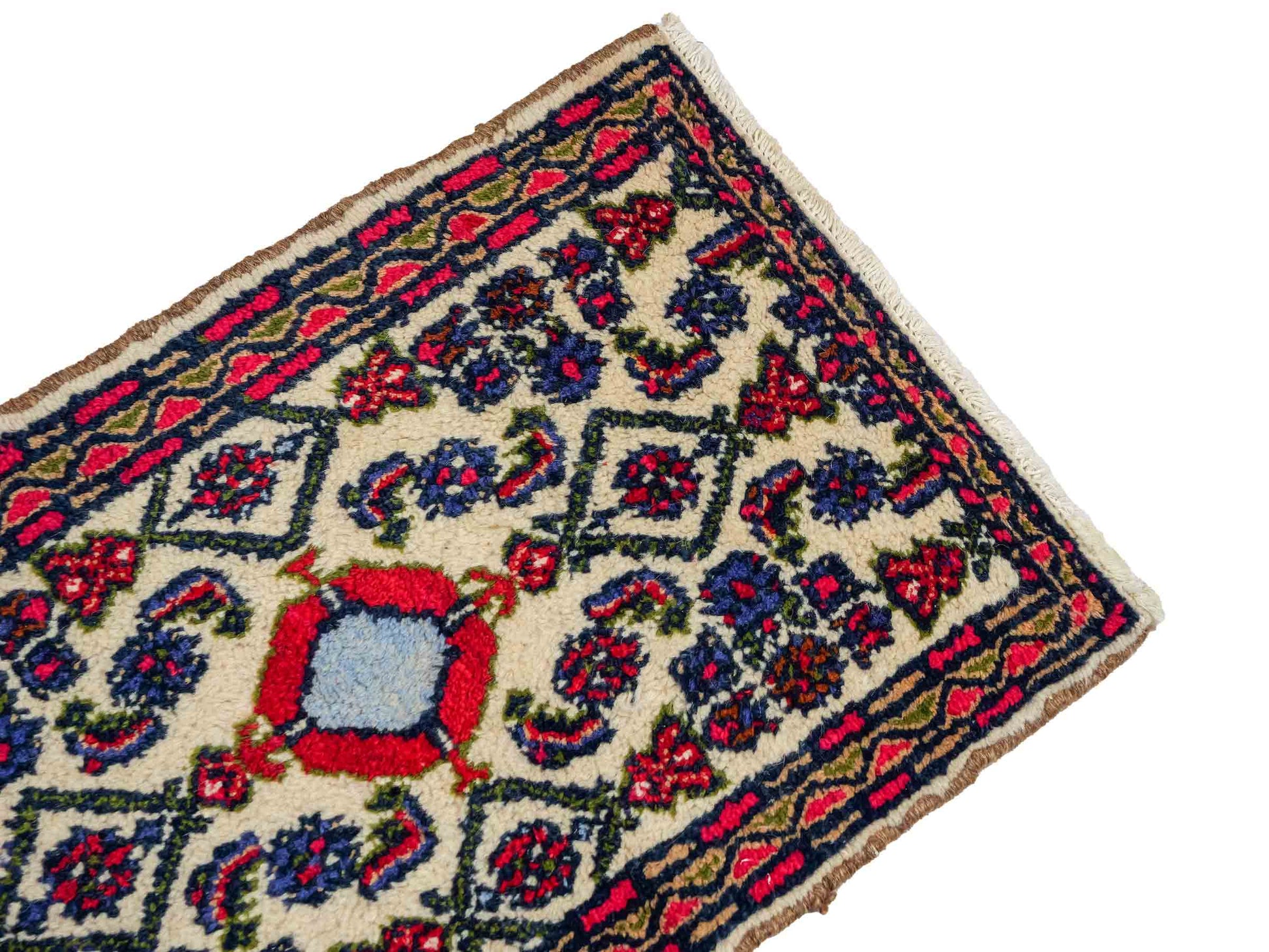 Handgeknüpfter, persischer Hamedan Dorfteppich aus Wolle von Khademi. Größe: 85 x 53 cm. Farbe: Cremeweiß. Verkauf durch JUPITER Intl.