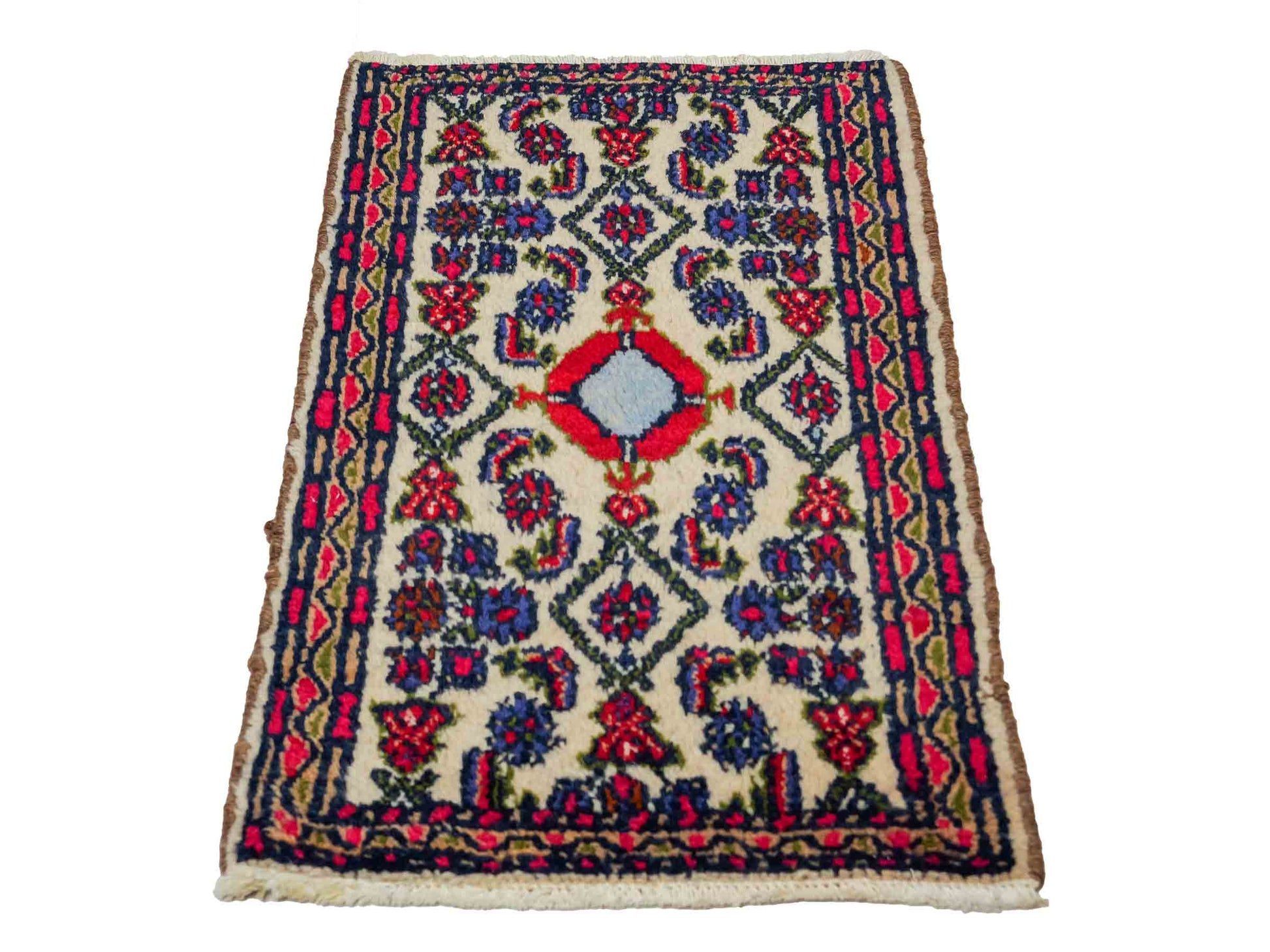 Handgeknüpfter, persischer Hamedan Dorfteppich aus Wolle von Khademi. Größe: 85 x 53 cm. Farbe: Cremeweiß. Verkauf durch JUPITER Intl.