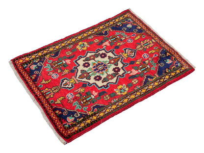 Handgeknüpfter, persischer Hamedan Dorfteppich aus Wolle von Khademi. Größe: 86 x 61 cm. Farbe: Rot. Verkauf durch JUPITER Intl.