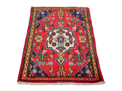 Handgeknüpfter, persischer Hamedan Dorfteppich aus Wolle von Khademi. Größe: 86 x 61 cm. Farbe: Rot. Verkauf durch JUPITER Intl.