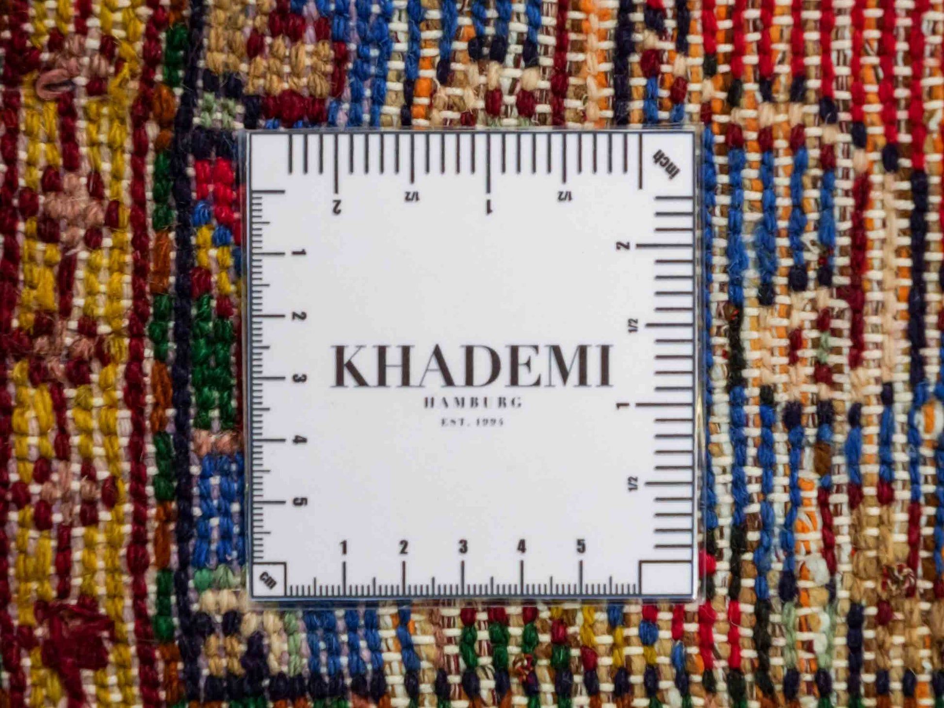 Handgeknüpfter, persischer Hamedan Dorfteppich aus Wolle von Khademi. Größe: 87 x 58 cm. Farbe: Rot. Verkauf durch JUPITER Intl.