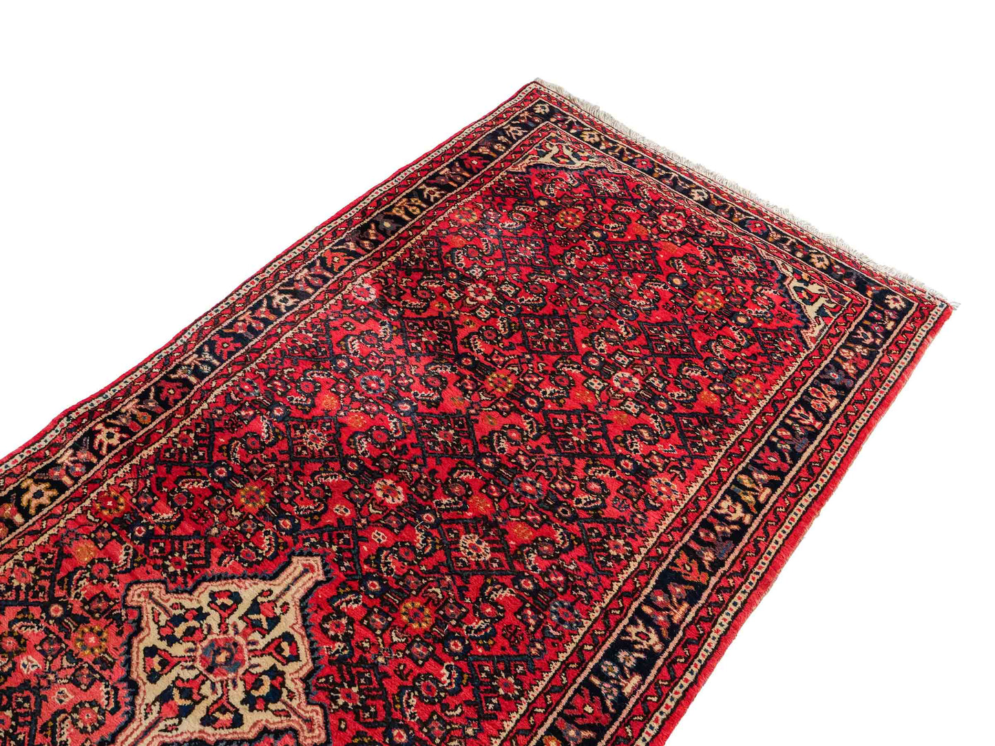 Feiner, handgeknüpfter, persischer Hosseinabad/Hamedan Dorfteppich aus Wolle von Khademi. Farbe: Rot. 306 x 105 cm. Vertrieb durch JUPITER Intl.