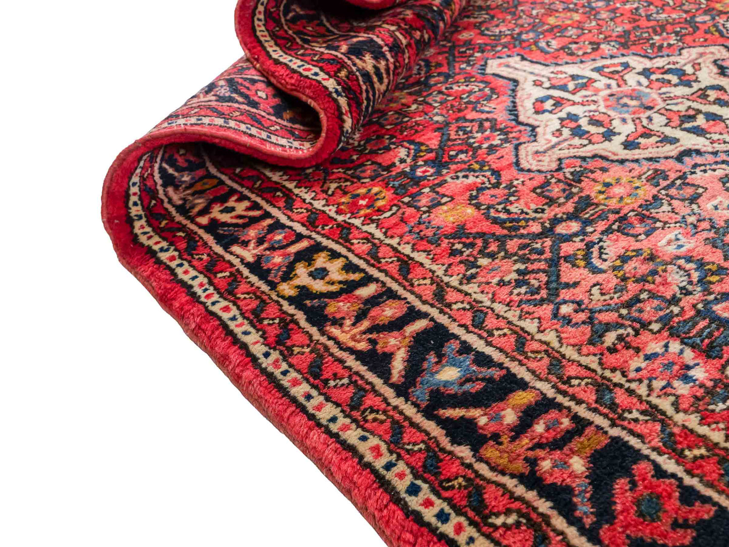 Feiner, handgeknüpfter, persischer Hosseinabad/Hamedan Dorfteppich aus Wolle von Khademi. Farbe: Rot. 306 x 105 cm. Vertrieb durch JUPITER Intl.