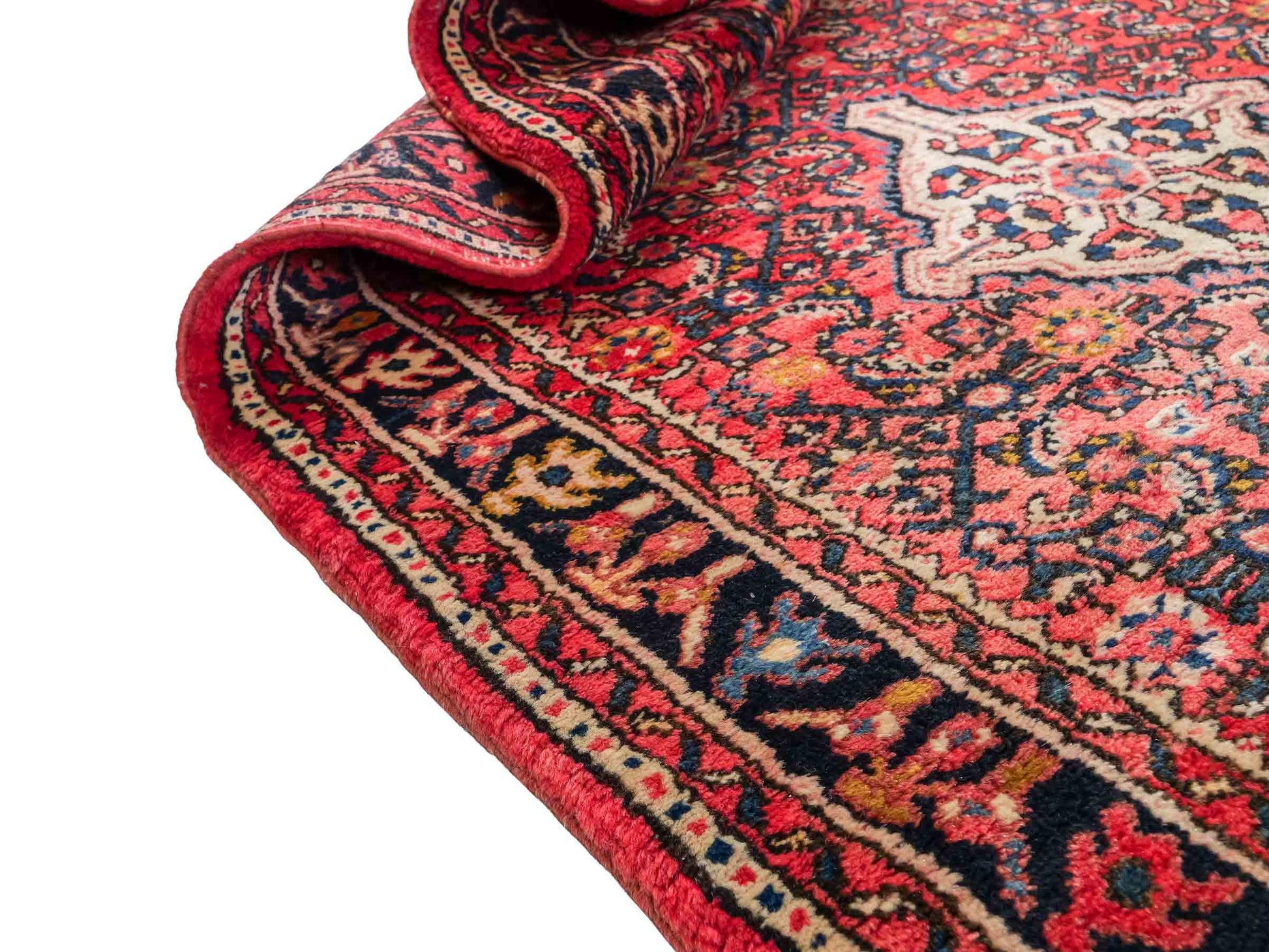 Feiner, handgeknüpfter, persischer Hosseinabad/Hamedan Dorfteppich aus Wolle von Khademi. Farbe: Rot. 306 x 105 cm. Vertrieb durch JUPITER Intl.